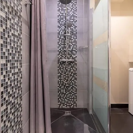 Vieux - Lumineux Avec Cachet ! 2pers Lille